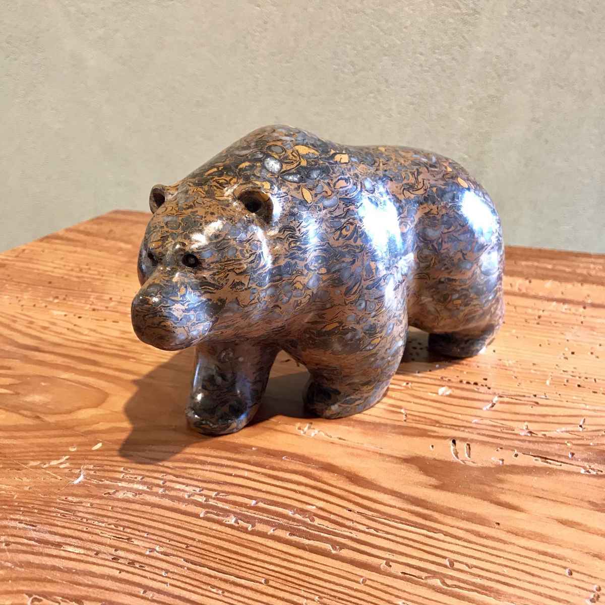 Grizzly Bear, fossil stone #9-584